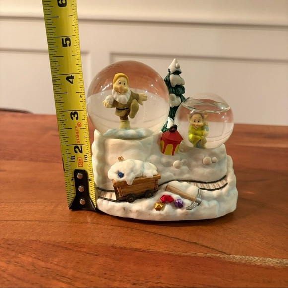 Enesco Disney Snow White seven dwarfs Musical Snow Globe “Greensleeves" vintage - Picture 4 of 7